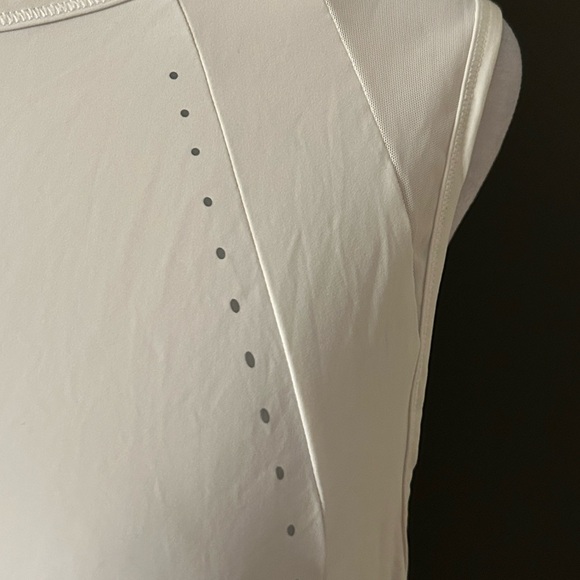 Lululemon Size 10 Sculpt Tank Top White Reflective Details - Picture 2 of 6